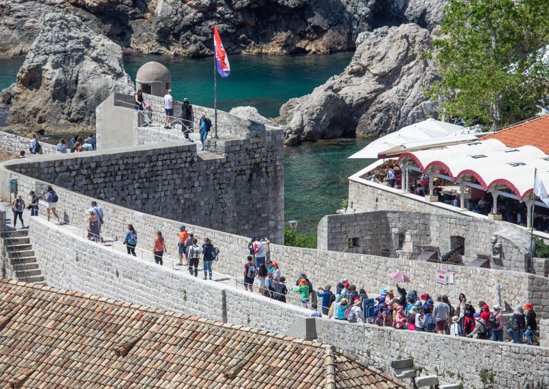 Ništa od koronapopusta; u Dubrovniku će turiste dočekati puna cijena ulaska na zidine