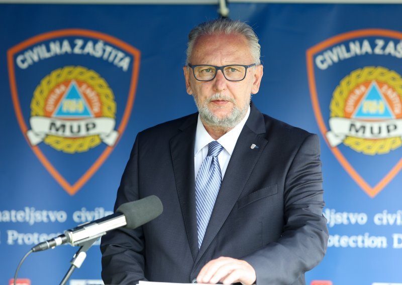 Božinović najavio pooštravanje mjera na granicama i dvotjedne karantene za one koji dolaze iz BiH i Srbije