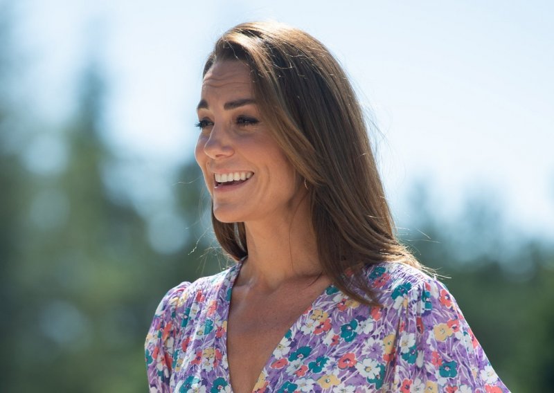 Štogod odjene, rasproda se brzinom svjetlosti: Zahvaljujući Kate Middleton haljine ovog brenda postale su apsolutni hit