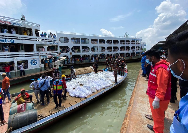 Prevrnuo se trajekt u Bangladešu, najmanje 29 mrtvih