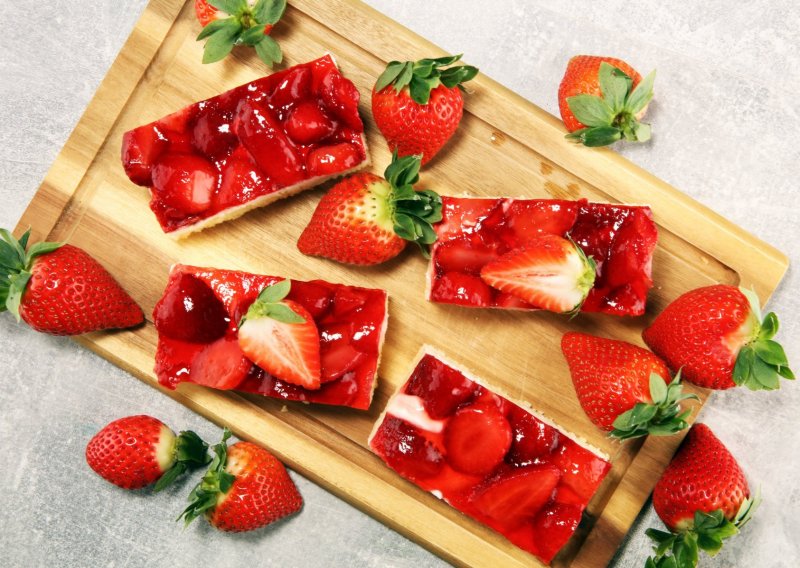 Isprobajte ovaj jednostavan kolač s jagodama, pravo osvježenje u toplim danima