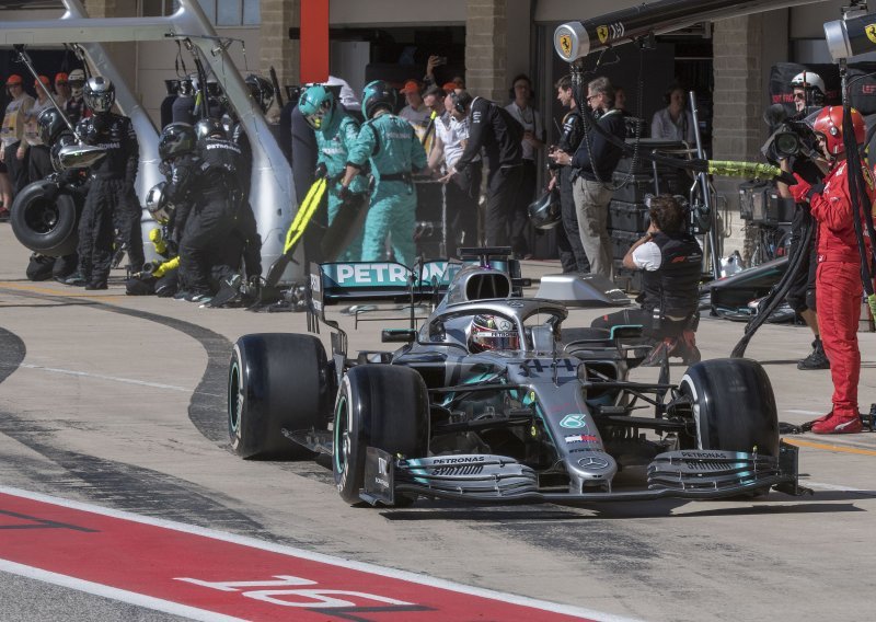 Mercedesovi bolidi na utrkama Formule 1 te oprema vozača Lewisa Hamiltona i Valtterija Bottasa ove sezone bit će u posebnoj boji; zna se i zašto