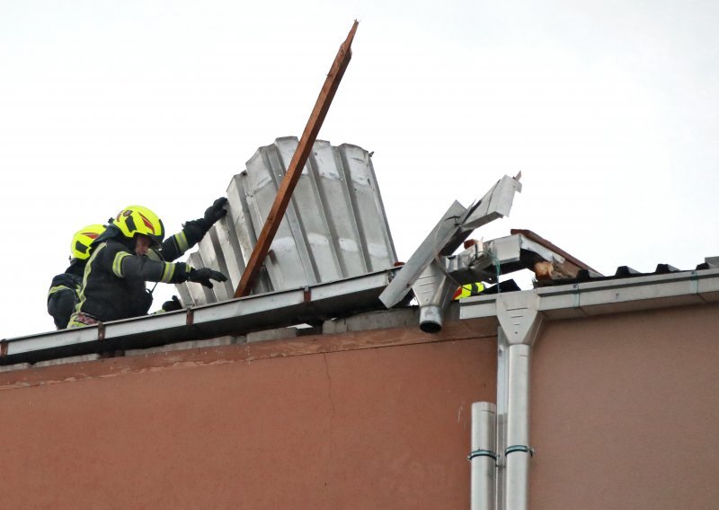 Vjetar odnio krov sa stambene zgrade u Zagrebu