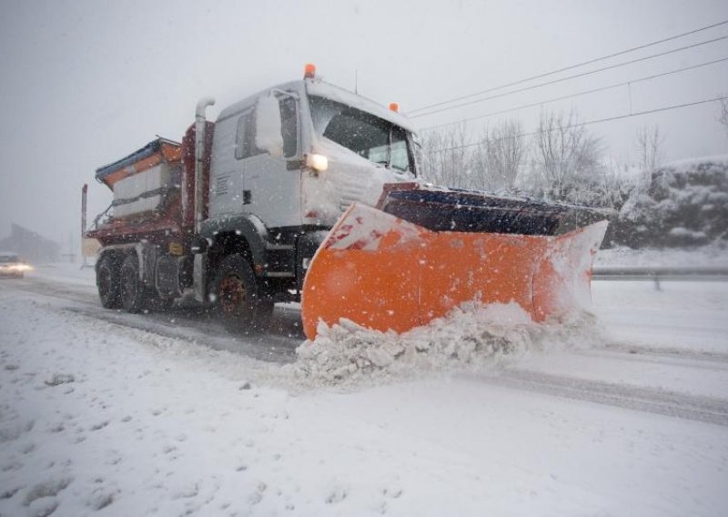 Snijeg u Karlovcu, Delnicama, Zagrebu...