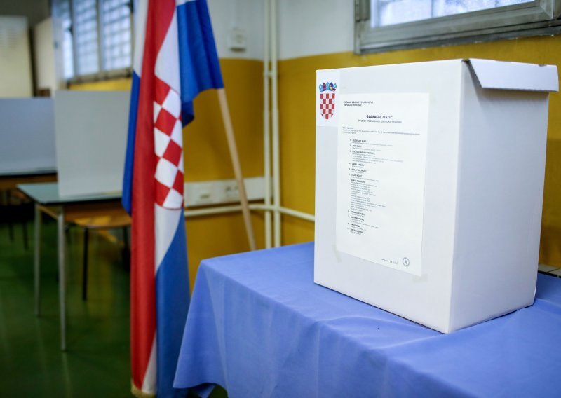 Oko 350 glasača u subotičkom Generalnom konzulatu Hrvatske