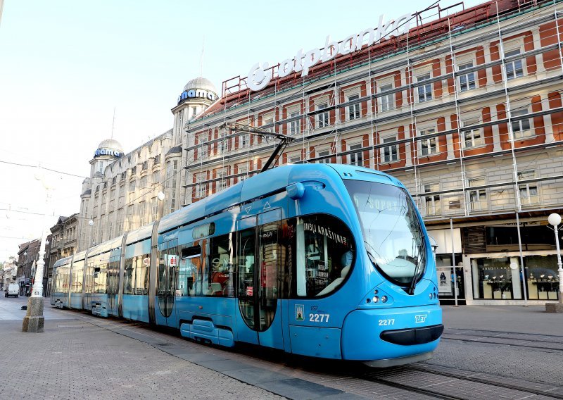 [FOTO] Ilica, trg...Pogledajte kako je izgledalo prvo jutro povratka tramvaja na stare trase