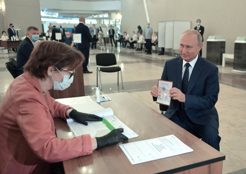 Rusi na referendumu dali Putinu pravo da ostane na vlasti do 2036.