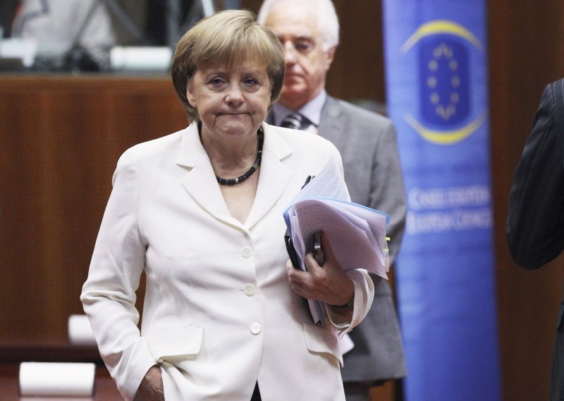 Merkel 'jasno popustila' Montiju