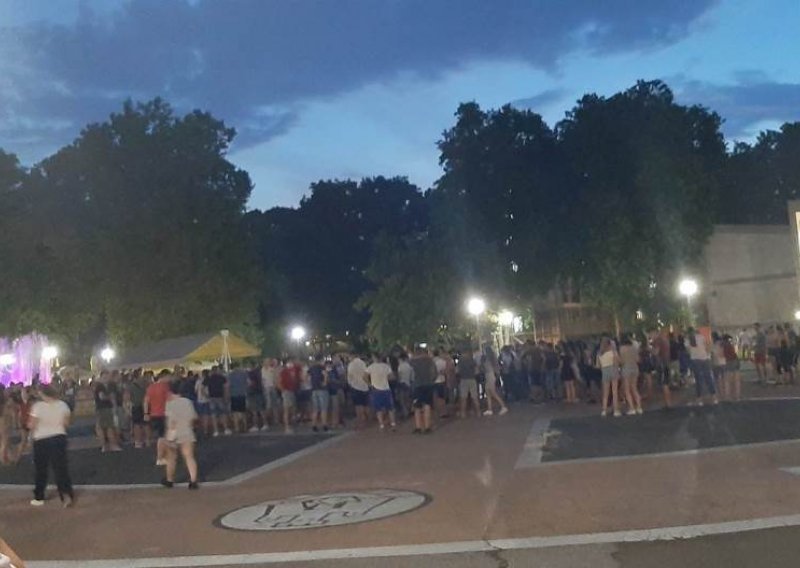 Vučić razbjesnio beogradske studente: Izašli na ulice i lupali loncima zbog odluke o zatvaranju studentskih domova