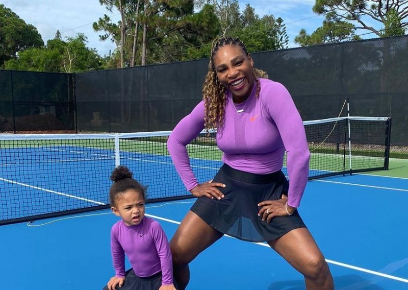 Krenula maminim stopama: Kćerkica Serene Williams već je na teniskom terenu
