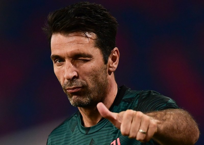 Legendarni Gianluigi Buffon pred rušenjm rekorda koji se donedavno činio nedostižnim; iza sebe ostavlja ikonu AC Milana