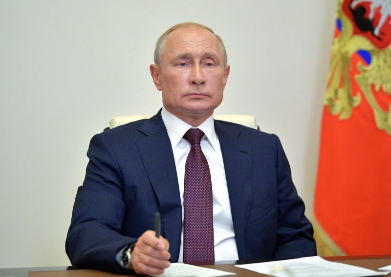 Putin predlaže summit 5+1 s Teheranom