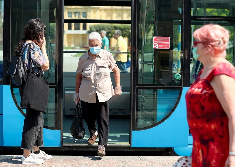 U 24 sata 57 novooboljelih u Hrvatskoj, u BiH dvostruko manje zaraženih nego u subotu, Srbija s pet preminulih i više od 300 zaraženih