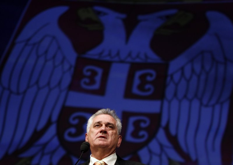 Nikolić poziva Josipovića na inauguraciju