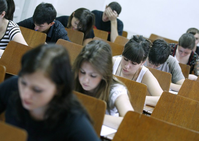 Profesori će rušiti studente da namaknu novac!