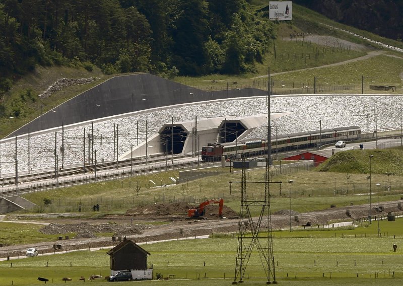 U Švicarskoj otvoren za promet najduži tunel na svijetu