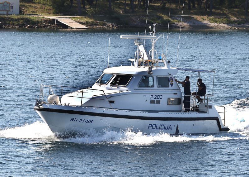 U nedozvoljenu glisiranju ulovljen 21 turist, policija upozorava i nautičare i kupače: Pazite sebe i druge!