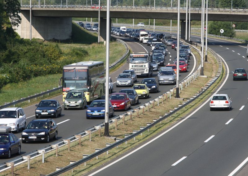 Na autocestama za vikend 17 milijuna kuna manje u blagajnama nego lani