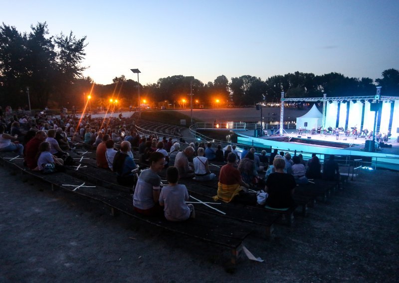 Tamburaški orkestar HRT-a i Kvartet Gubec otvorili program Ljetne pozornice Bundek