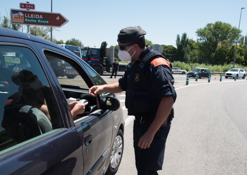 Broj umrlih od covida-19 u Španjolskoj možda 60 posto veći od službenih 28.432 ljudi