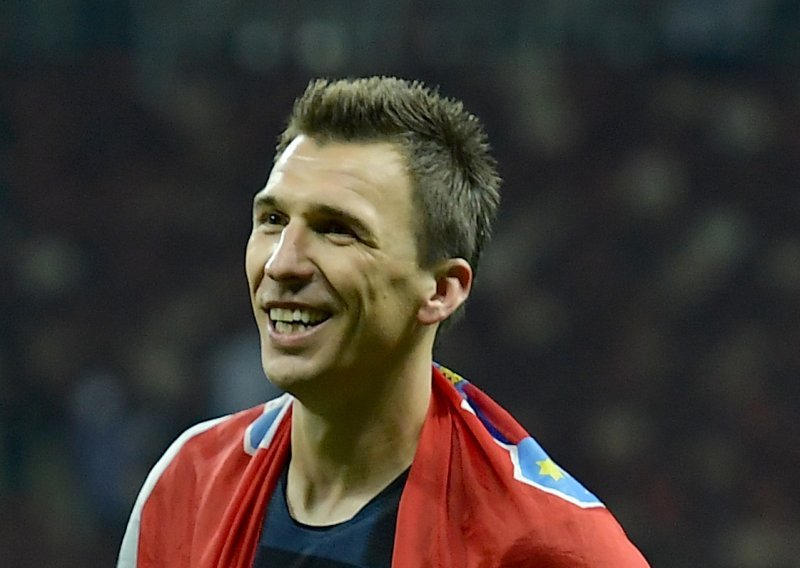 Mario Mandžukić uživa u ljetu, moru i svira 'no good' note