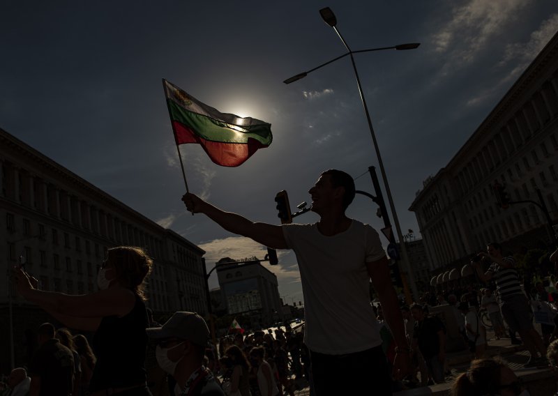 Mladi bježe iz Bugarske: Vladaju korupcija, besperspektivnost i spirala političkih kriza