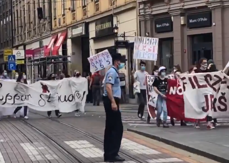 Opet gužva na Filozofskom fakultetu: Boras pokušava suspendirati dekanicu, studenti i profesori na Markovom trgu predali peticiju protiv suspenzije; podržao ih i Tomašević