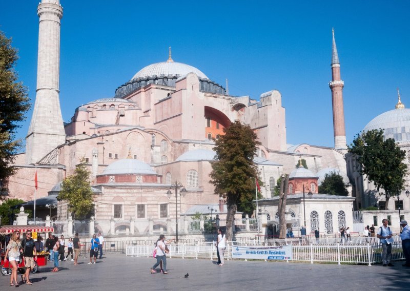 Turska će dopustiti turistima obilazak Aje Sofije, kršćanske ikone i mozaici ostaju