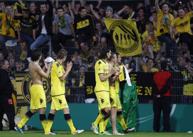 Borussia zakasnila na let zbog prebrze vožnje