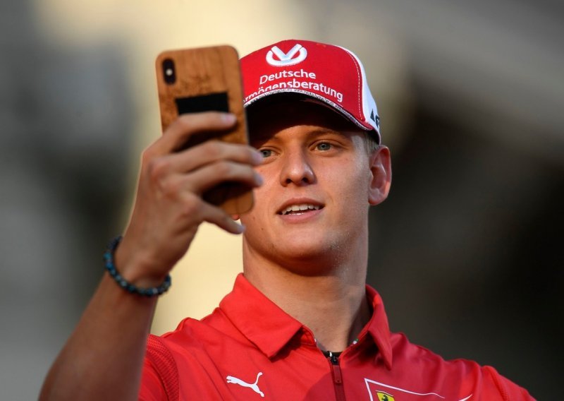 Sin Michaela Schumachera doživio nevjerojatnu nesreću u Formuli 2 te ostao bez postolja; ovako nešto nitko nije mogao predvidjeti