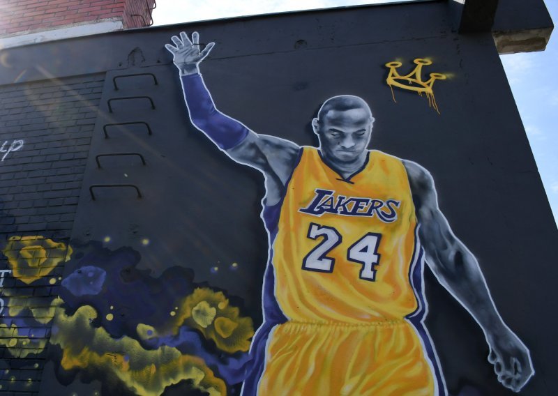 Kobe Bryant dobio prvi mural u Hrvatskoj, a zaigrala se i košarka na otvorenom; u svom rodnom gradu predstavio se nesuđeni NBA igrač Marko Tomas