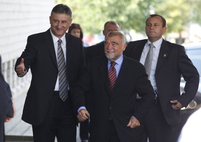 PM says she talked to Karamarko about Mesic's statements