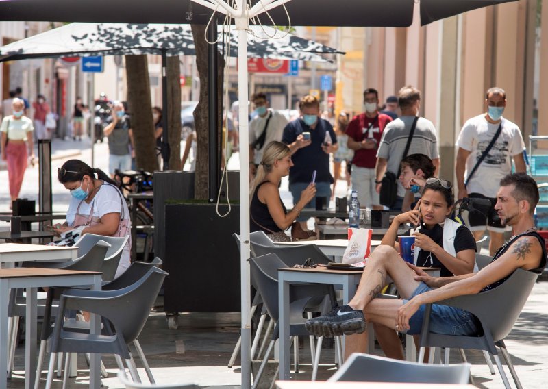 Mallorca zatvara ulice s kafićima zbog neodgovornih turista