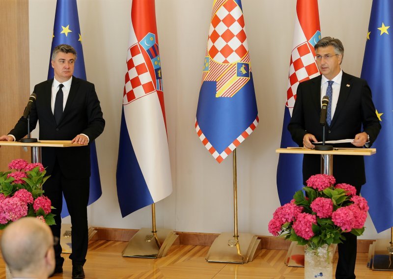 [FOTO] Plenković dobio mandat od Milanovića i objavio strukturu vlade: Pročitajte što su premijer i predsjednik još rekli o koronakrizi, obnovi Zagreba, pozdravu 'Za dom spremni'...