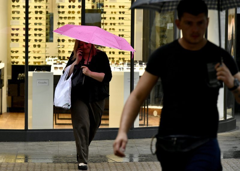 U srijedu mogući pljuskovi, grmljavina i tuča, a uz obalu će puhati neugodna bura