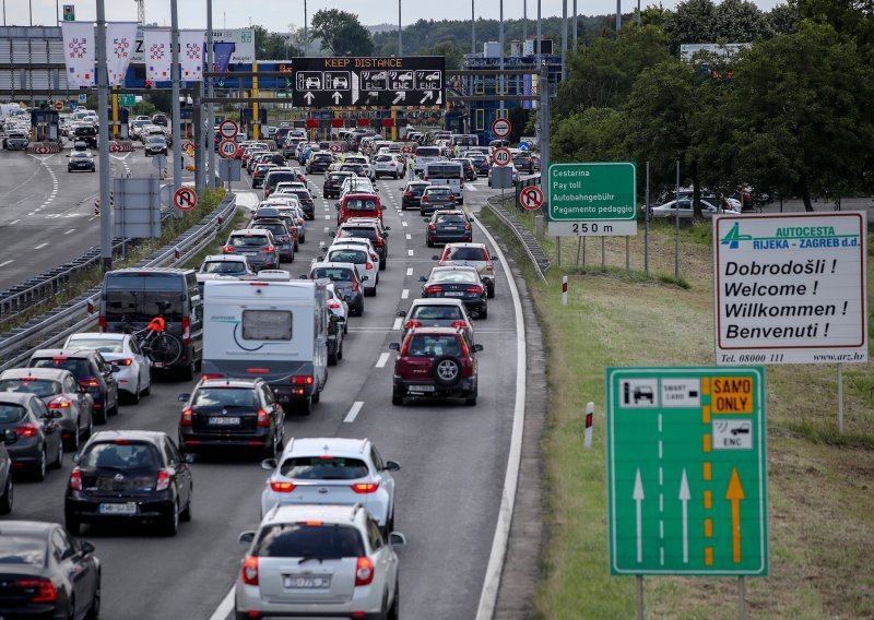 HAC: Za vikend na cestama trećina vozila manje nego lani, 34 posto manje skupljene cestarine