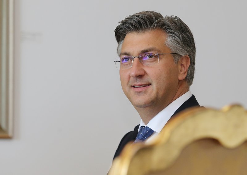 Plenković: Smanjenjem broja lokalnih dužnosnika uštedjet ćemo 100 milijuna kuna godišnje, a radimo i na spajanju općina