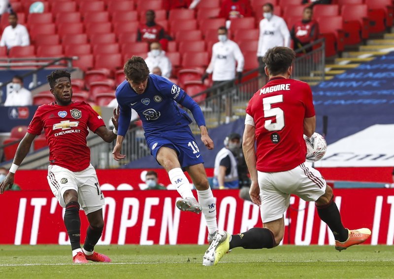 Chelsea i Mateo Kovačić na Wembleyju srušili Manchester United i izborili finale Kupa; za titulu s gradskim rivalom Arsenalom