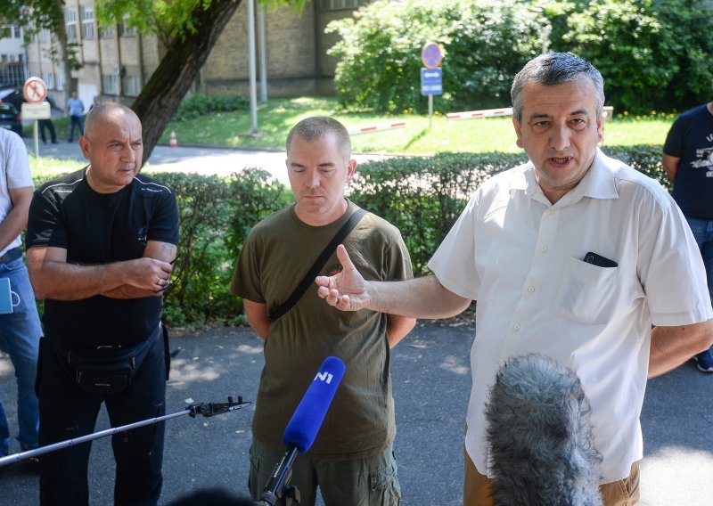 [VIDEO] Pirotehničari zaprijetili prosvjedom zbog najave više od 100 otkaza: Ako misle da ćemo slušati da posla nema, varaju se