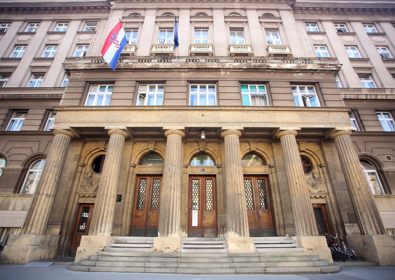 HZZO upozorio na prevarante: Predstavljaju se kao trgovci nude pretrage, a prodaju i pojaseve za kralježnicu