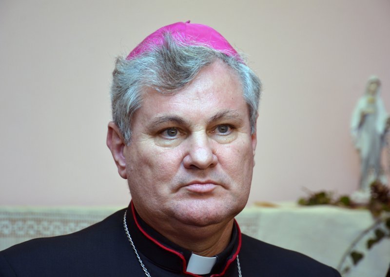 PR-ovci odlučili: Šipak godine ide biskupu Košiću zbog napada na migrante i homoseksualce