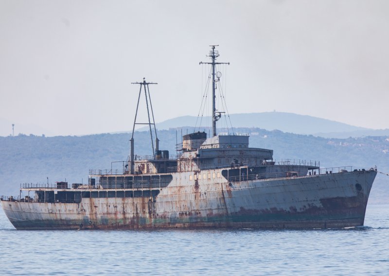 [VIDEO/FOTO] Nakon prosvjeda Zadrana zbog azbesta s Titova 'Galeba' oglasio se i gradonačelnik