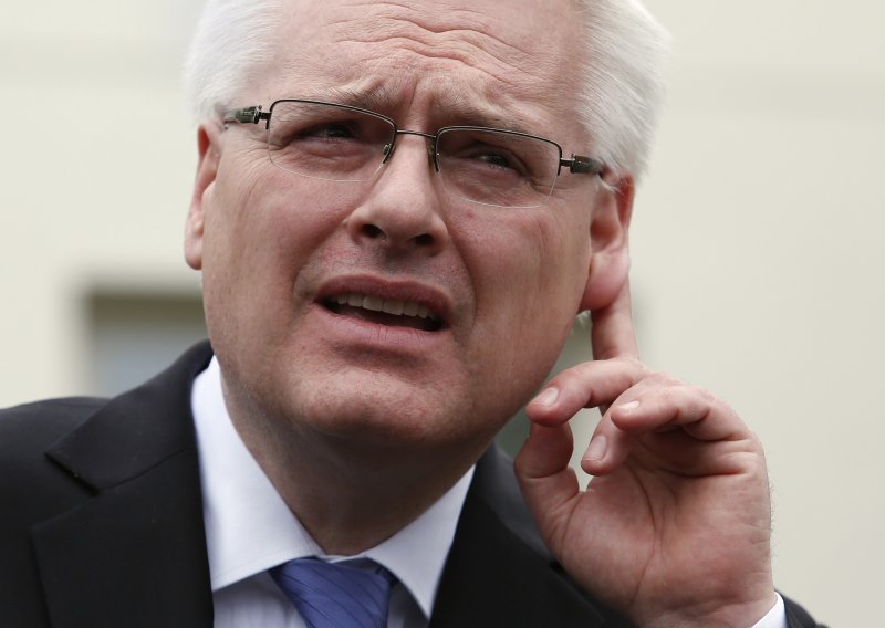 Josipović kritizirao Grabar Kitarović pa uslijedio okršaj s komentatorima