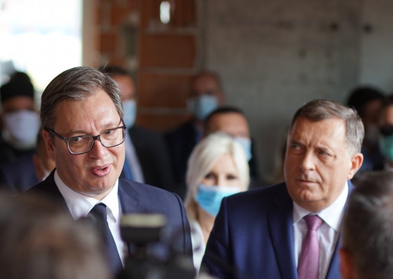 Dodik ponudio Vučiću da 'mijenja' RS za Kosovo, Vučić suzdržan