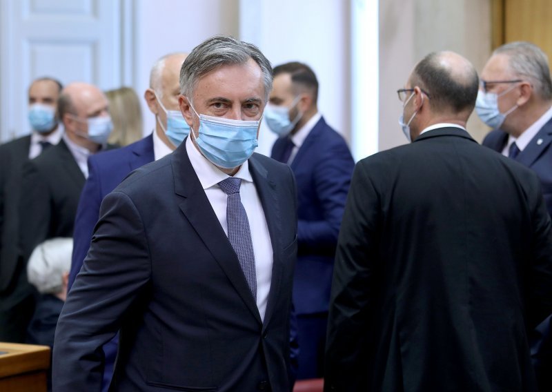 Škoro o Vidović Krišto i ostalim 'neposlušnicima': Zastupnike se ne može natjerati da nose maske