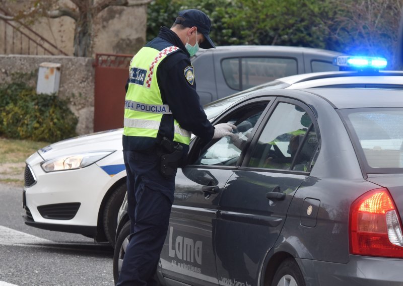 Imoćanin pao s ukradenim autom i jednim bez papira