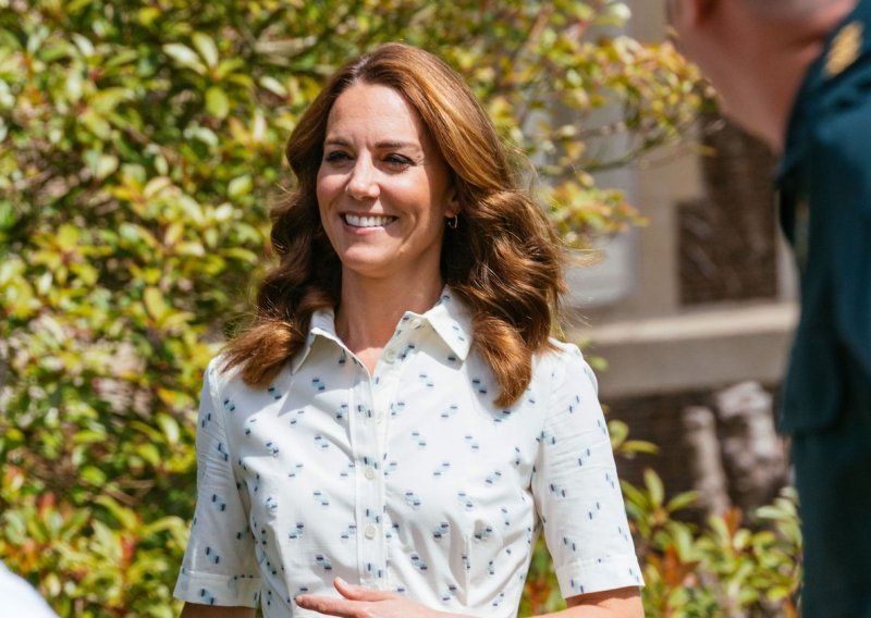 Kate Middleton naprosto blista: Raspoložena vojvotkinja osvanula u savršenoj ljetnoj haljini koja pristaje baš svakoj figuri