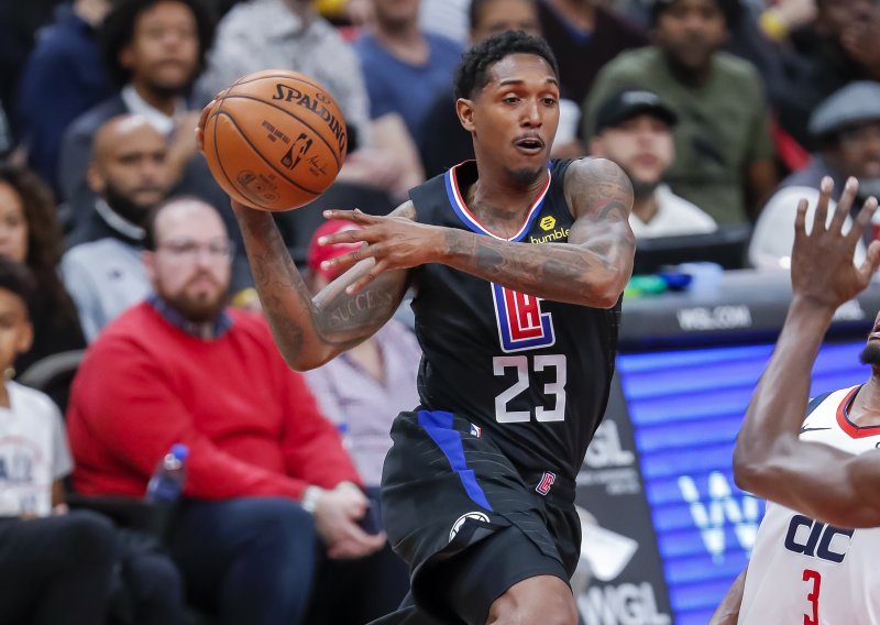 Zvijezda NBA-a tražila dopuštenje da napusti samoizolaciju kako bi otišla na pogreb ocu, ali ubrzo je ulovljen u striptiz klubu