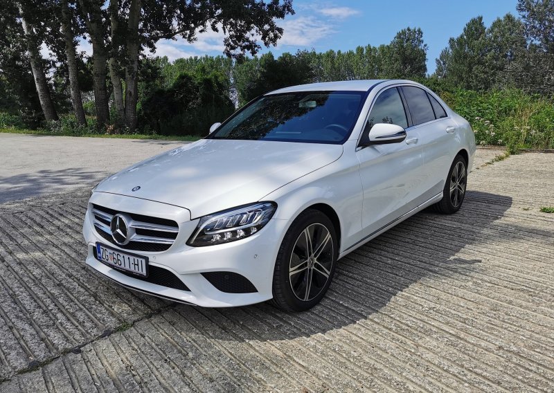 [FOTO/VIDEO] Vozili smo Mercedes-Benz C 200 d; C-klasa je vrhunski premium automobil i klasa za sebe