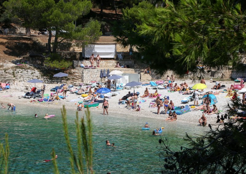 Turističku pristojbu moraju plaćati i oni iznajmljivači koji nisu imali niti jednog gosta. 'Zbog toga nas nazivaju uhljebima, lopovima...'